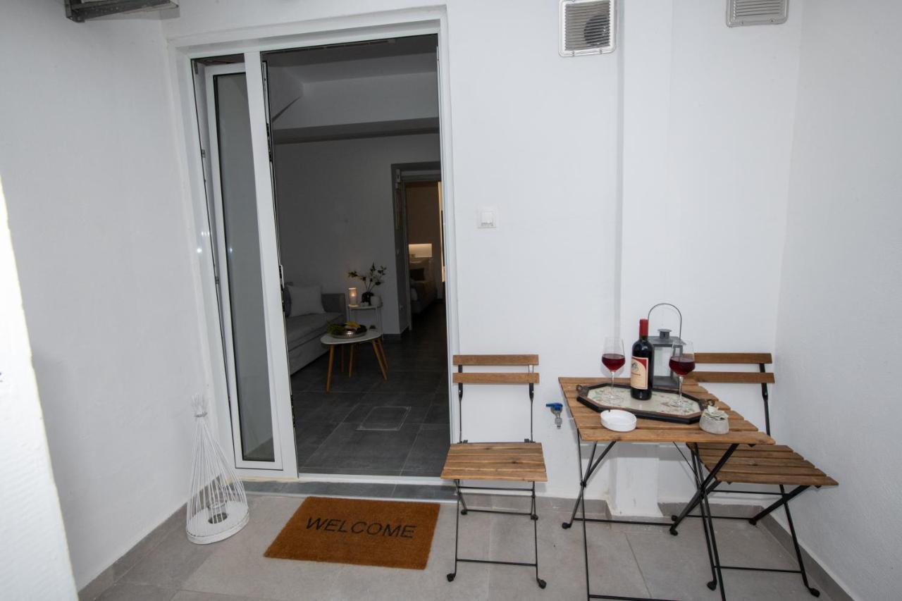 Sofia'S Apartment Kamári Esterno foto